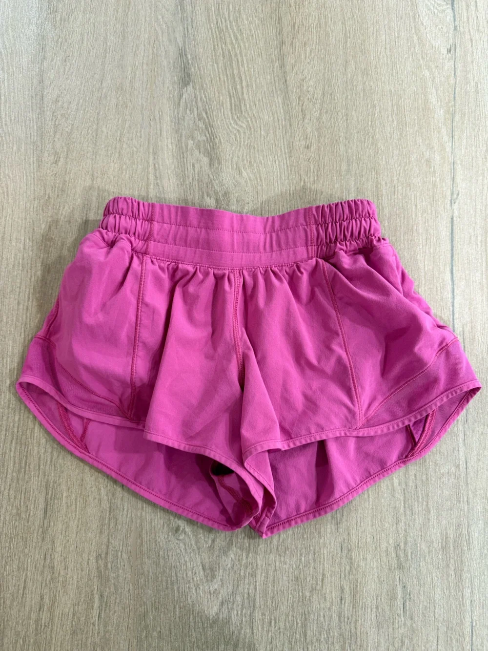Lululemon Hotty Hot High-Rise 2.5" Lined Workout Running Shorts Bright Pink 2 - Picture 1 of 9
